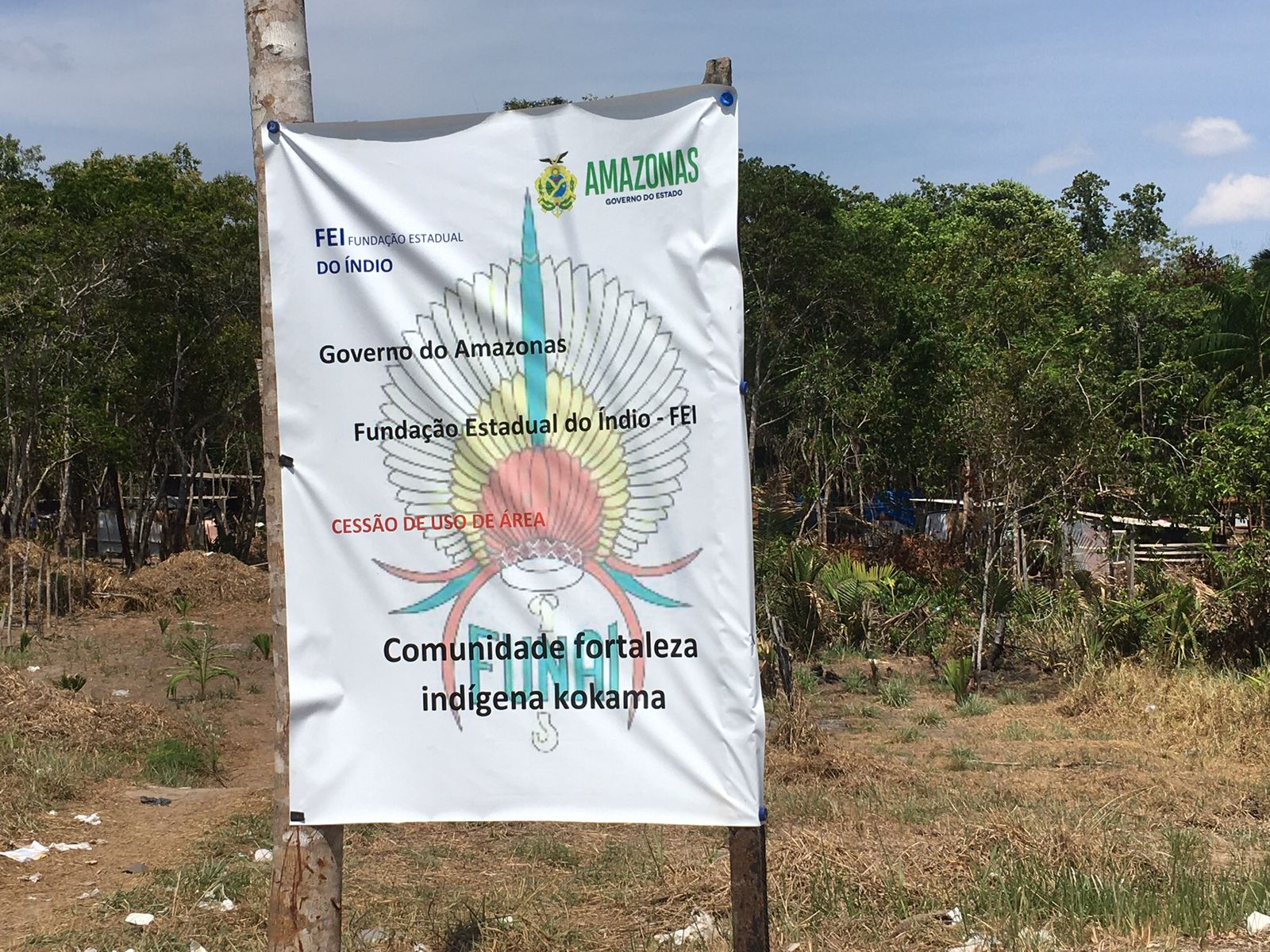 Invasores usam falso banner de autorização para ocupar terreno em Manaus