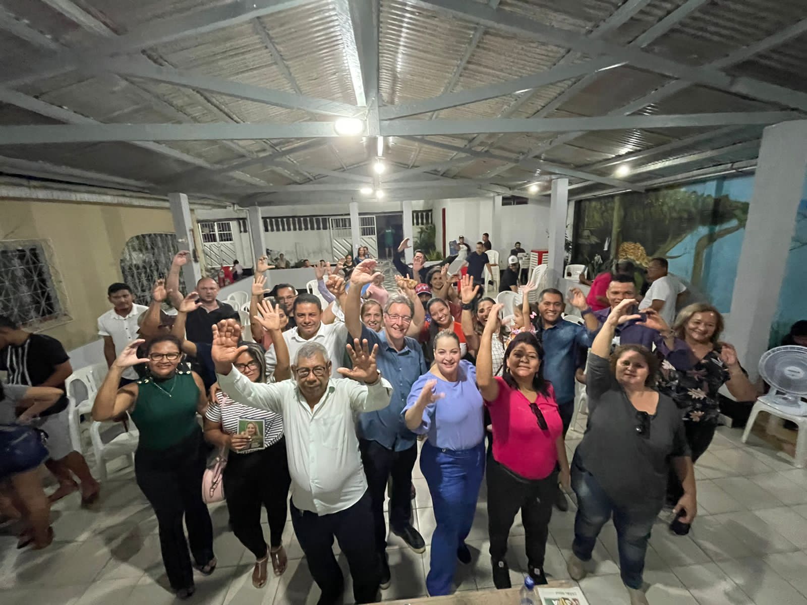 Carol Braz ouve demandas dos feirantes de Manacapuru