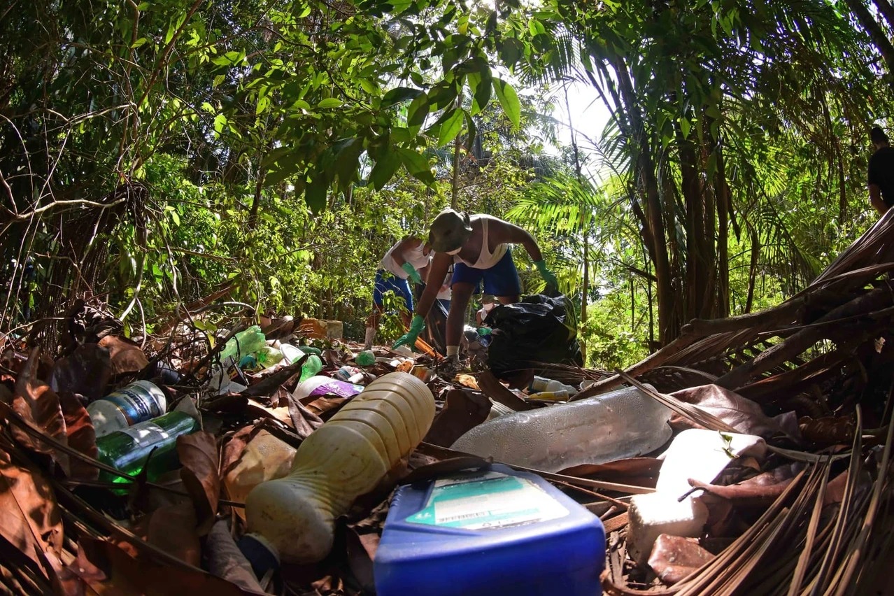 Defensoria quer auxílio para catadores de lixo em Manaus