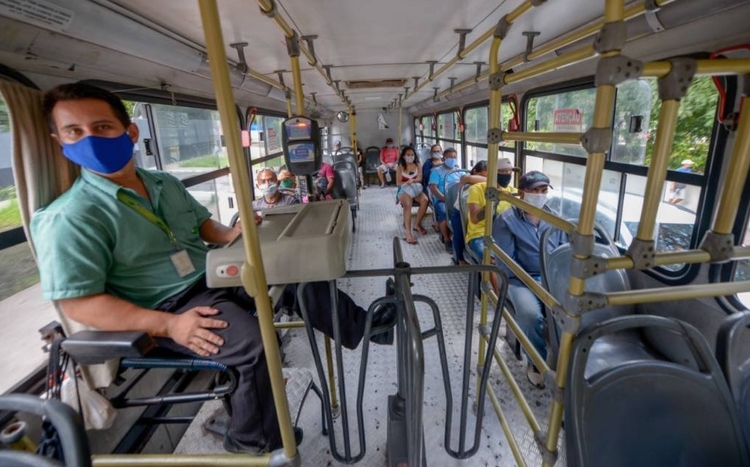 Lei é alterada e cobradores serão mantidos nos ônibus coletivos de Manaus