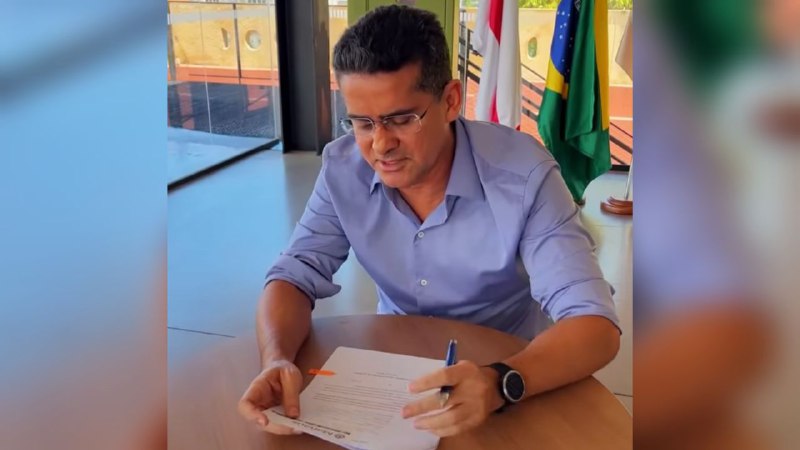 Prefeito assina proposta para criar 3,2 mil cargos na Semed para lançar concurso em Manaus