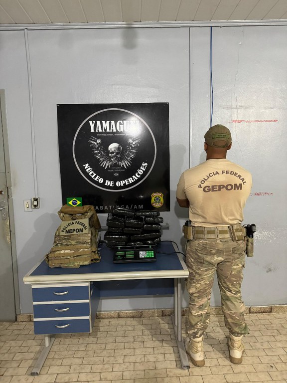 PF prende homem com 17 kg de drogas no porto de Benjamin Constant