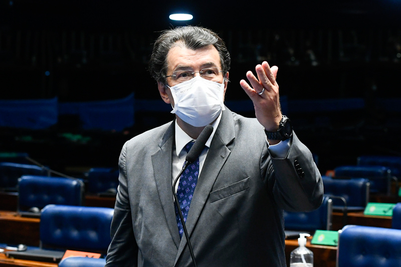 PL de Eduardo Braga sobre aposentadoria especial para profissionais de saúde será debatido no Senado