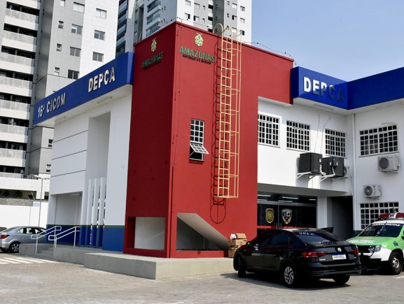 Irmãos de 4, 8 e 10 anos são resgatados de kitnet em situação de abandono em Manaus