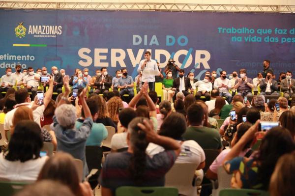 Adiantamento do 13º salário dos servidores do governo é pago nesta quinta no Amazonas