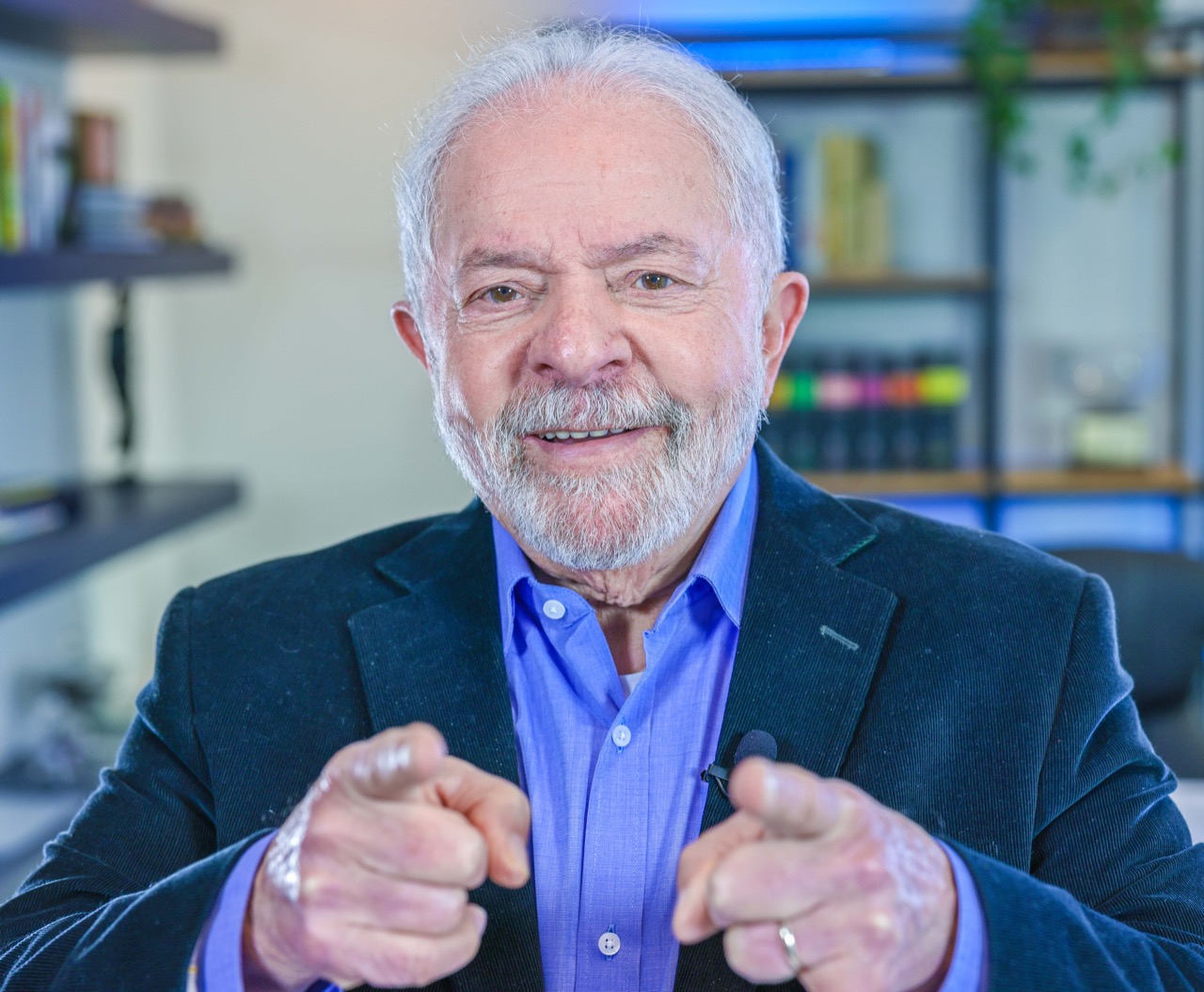 Lula parabeniza Caprichoso e Garantido pelas apresentações no Festival de Parintins