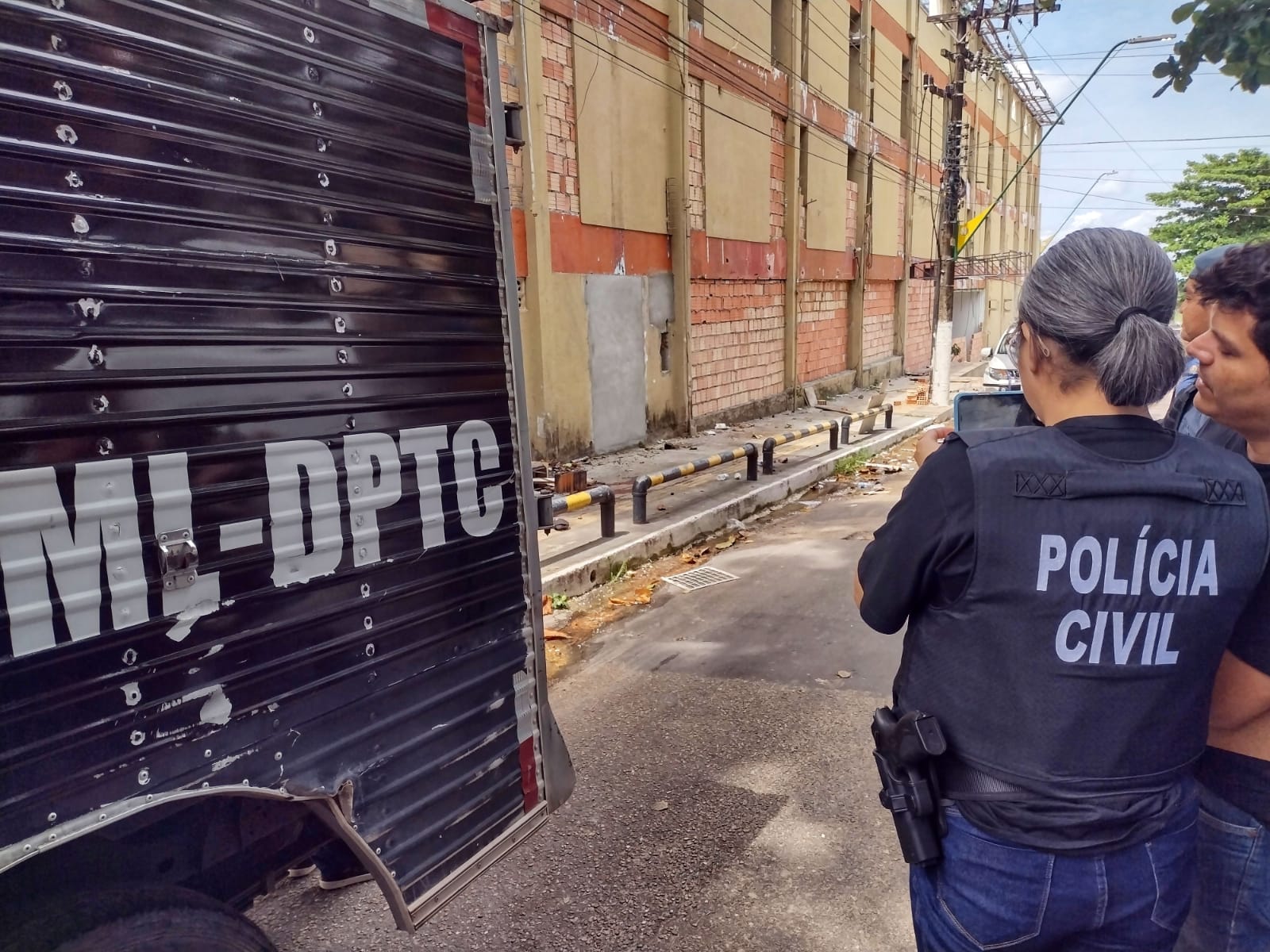 ‘Buiu’ morre após levar choque elétrico ao tentar furtar ferro de prédio em Manaus