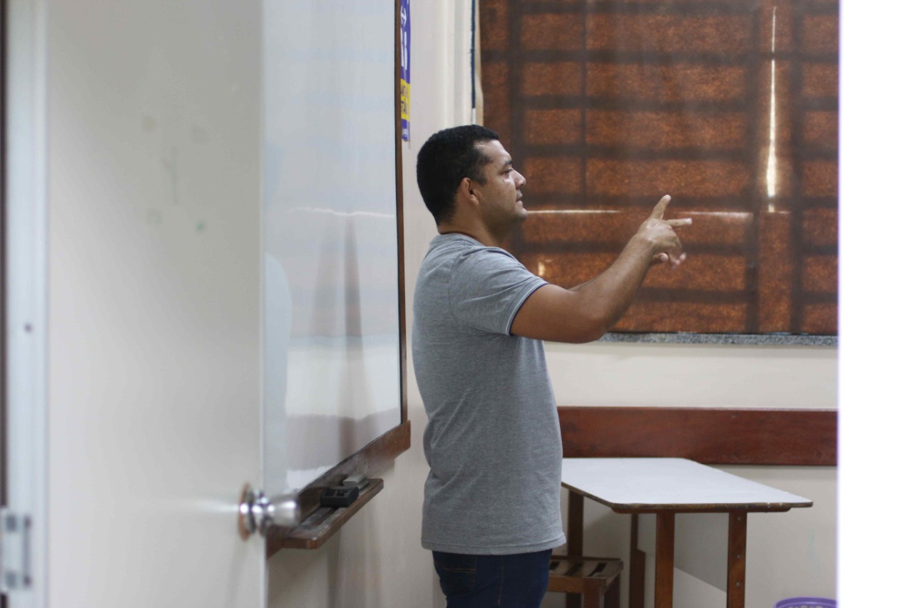 Matrículas para alunos surdos em escola pública de Manaus já estão abertas