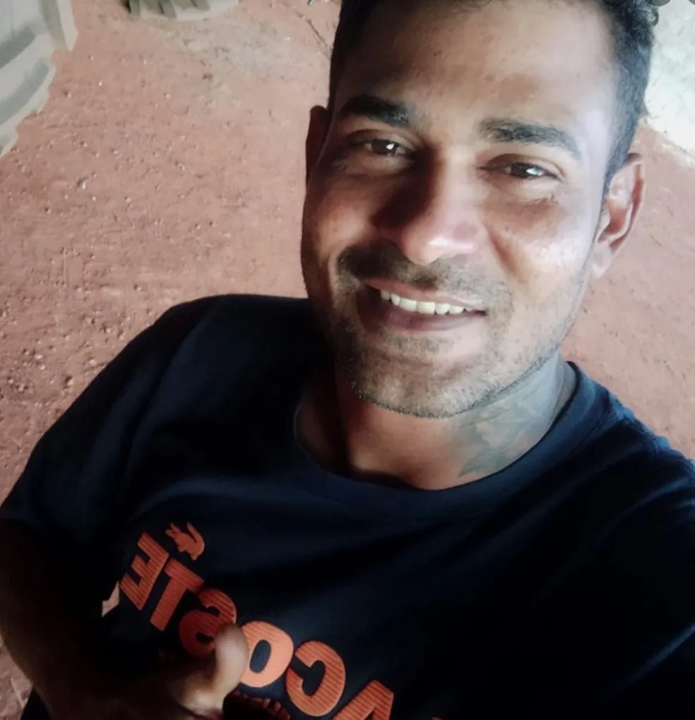 Sem aceitar término, homem invade casa da ex e mata atual namorado