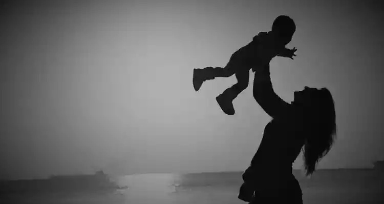 Deputado propõe prioridade para mães solo em programas sociais do Amazonas