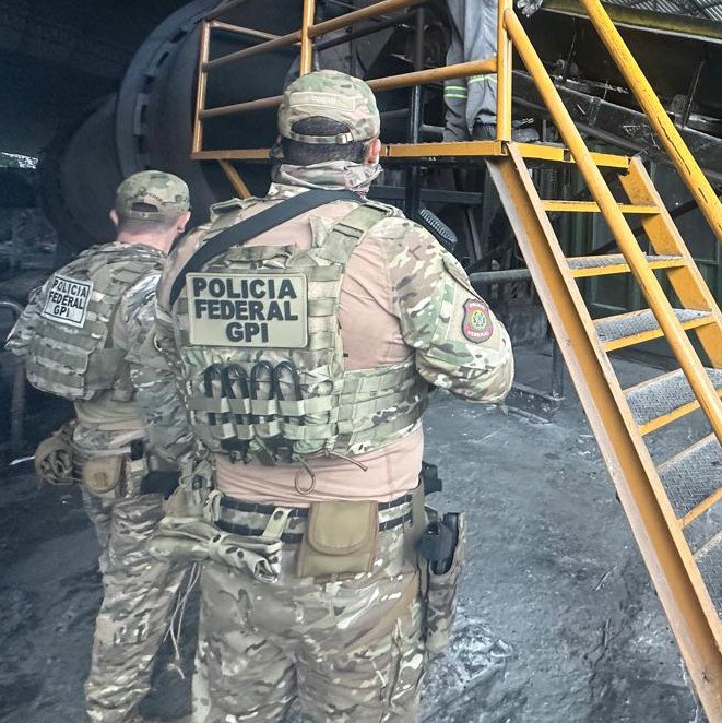 PF destrói duas toneladas de cocaína em Manaus