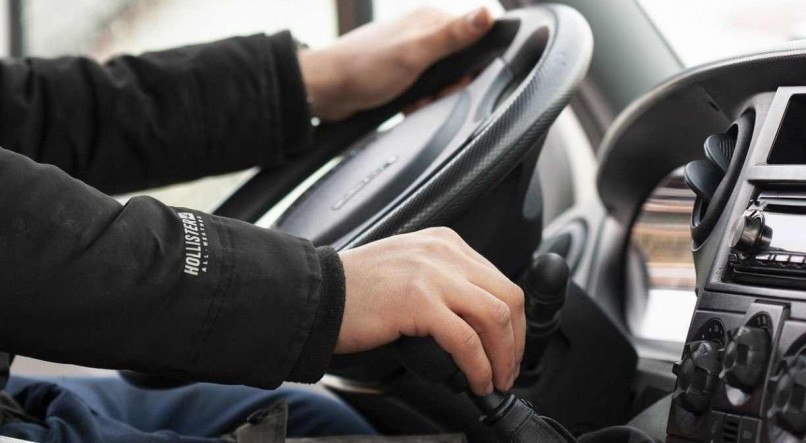 Empresas de Manaus têm 17 vagas abertas para motoristas