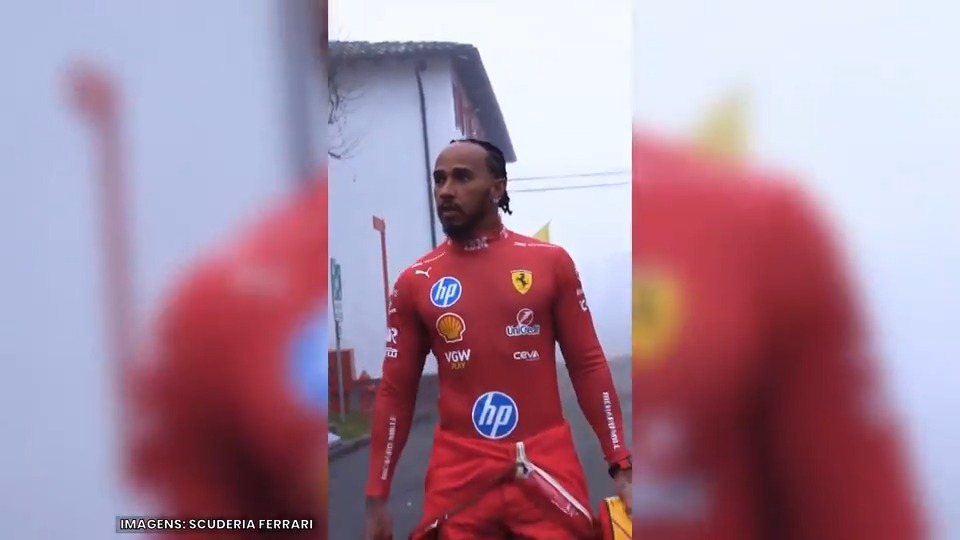 Lewis Hamilton dirige carro da Ferrari pela primeira vez