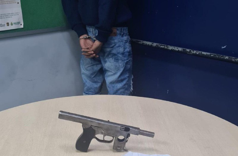 Jovem é preso com drogas e submetralhadora escondida na Compensa em Manaus