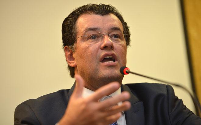 Wilson Lima ganha direito de resposta na TV contra Eduardo Braga