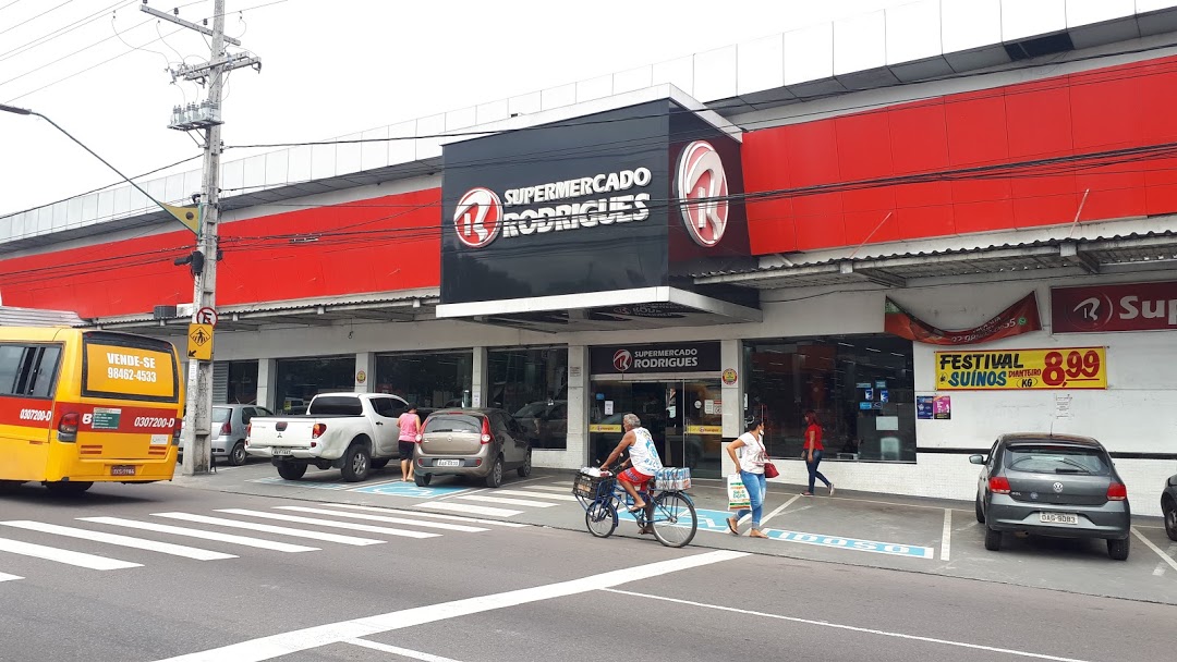 Incêndio em supermercado de Manaus assusta funcionários