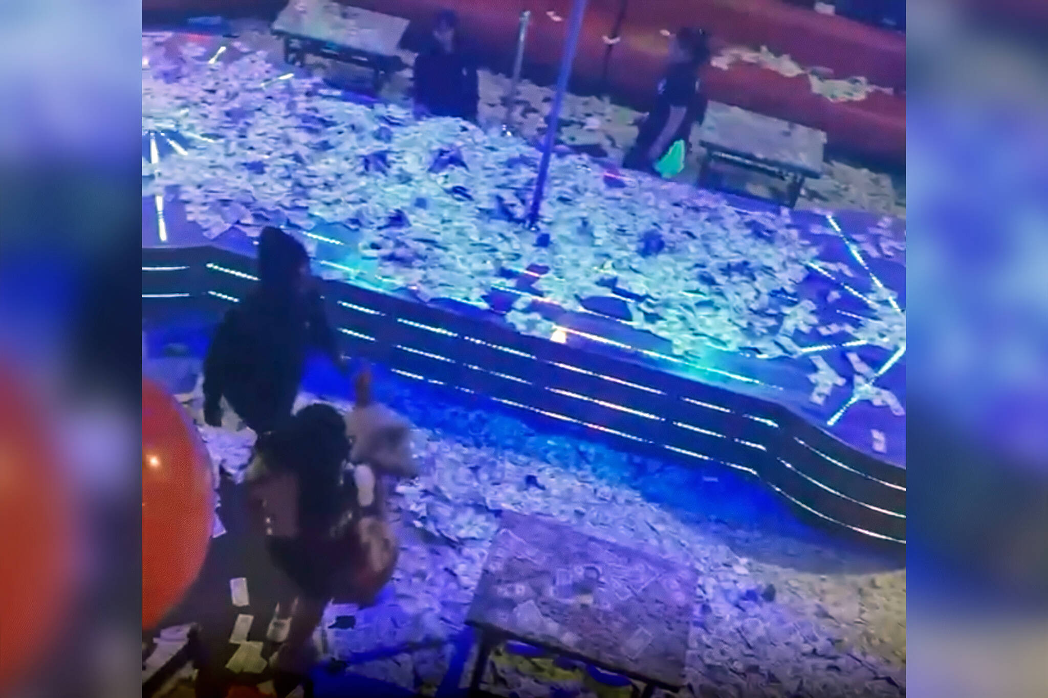 Drake gastou mais de R$ 5 mi em clube de strip após mortes no Astroworld