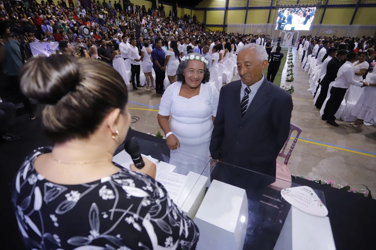 Casamento coletivo oficializa a união de 370 casais no Amazonas