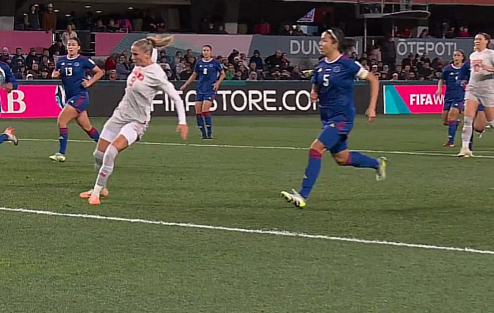 Suíça domina Filipinas e vence na estreia na Copa Feminina