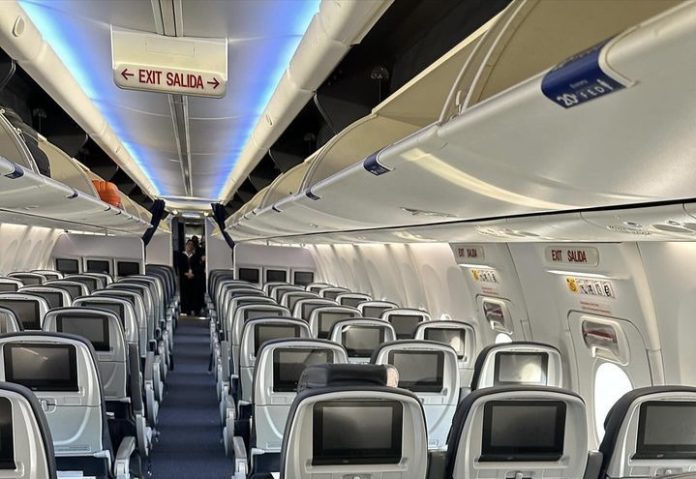 Empresa que não reembolsa bilhete aéreo ofende moral do passageiro; entenda