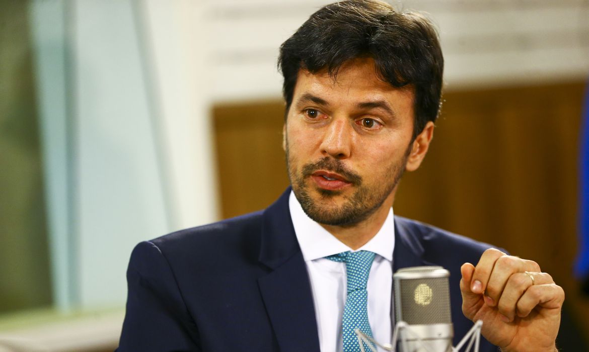 Fábio Faria critica lamentos após Brasil atingir 500 mil mortes por Covid