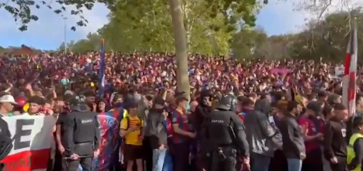 Vinicius Jr é alvo de ofensas em Barcelona antes de jogo da Champions