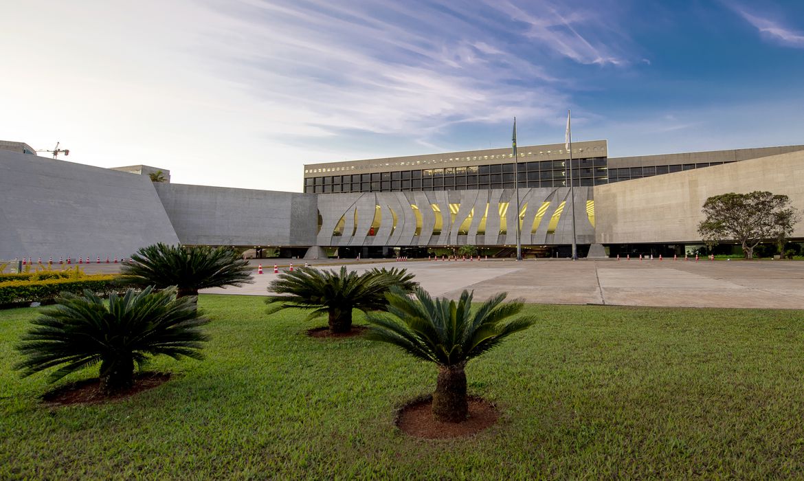 STJ mantém prisão de quatro desembargadores do TRT do Rio