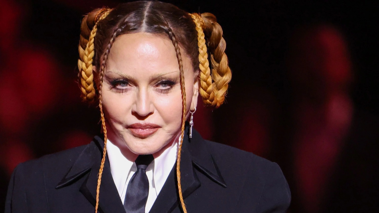 Madonna faz retorno icônico com celebração de sua carreira