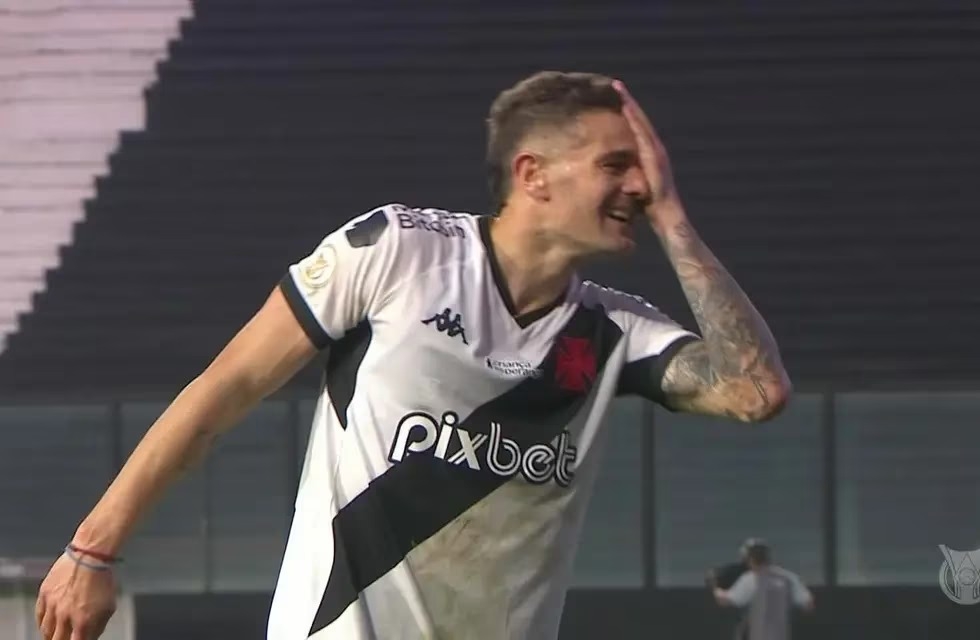 Artilheiro e esperança, Vegetti é expulso e vira dor de cabeça para o Vasco