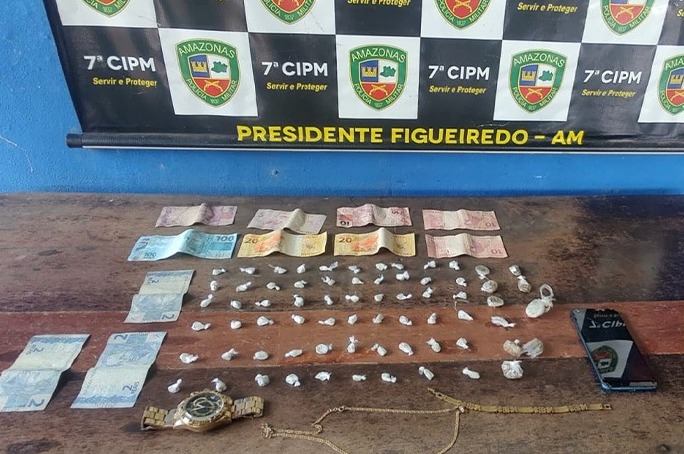 Homem é preso após ser flagrado vendendo drogas com comparsa no Amazonas