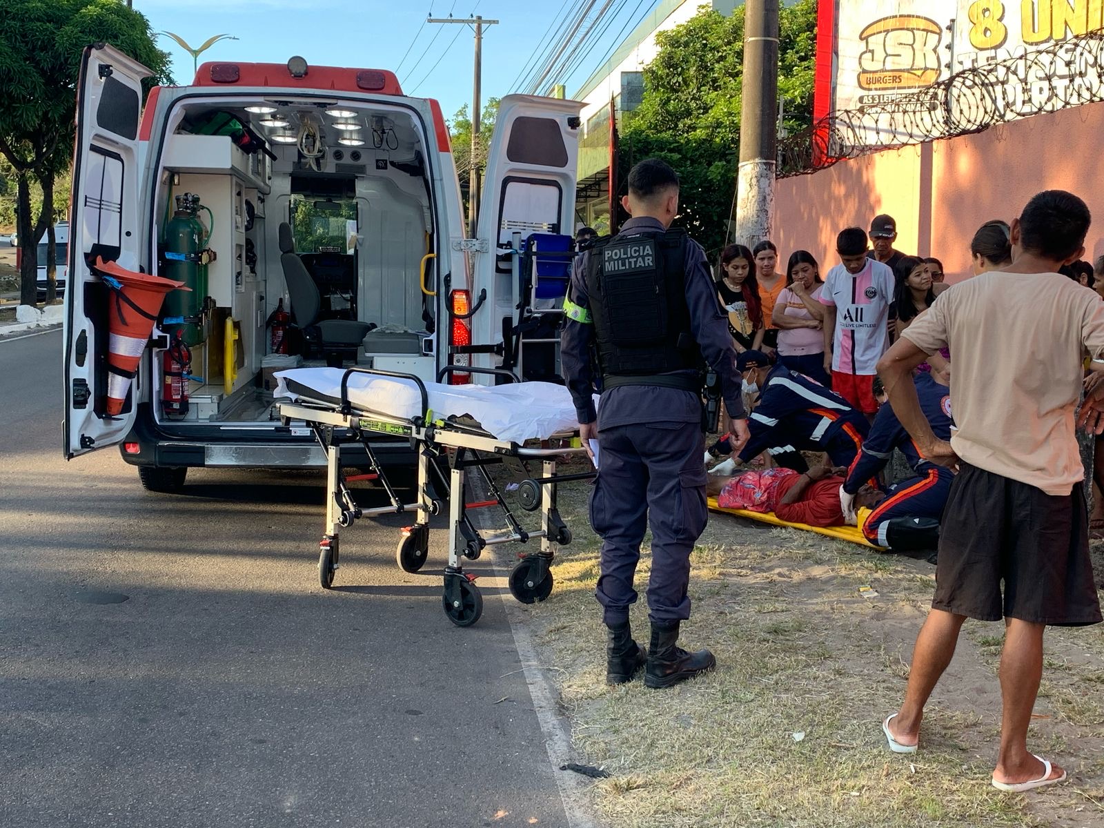 Motorista foge após atropelar homem na avenida Rodrigo Otávio 