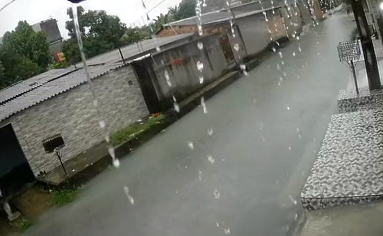 Sobe para 24 ocorrências de chuva registradas neste domingo em Manaus