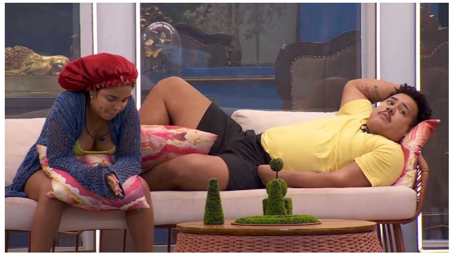 Lucas desabafa com Pitel após não receber foto de Camila: 'pesei a mão'