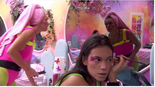 Alane e Beatriz pensam em ir sem calcinha para a festa da Líder Giovanna