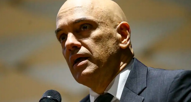 Moraes dá prazo de 5 dias para PGR opinar sobre Bolsonaro em embaixada