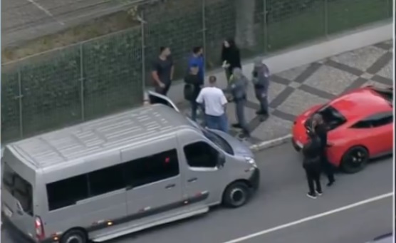 MC Ryan é escoltado para sede da Polícia Federal em São Paulo