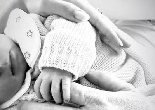 Nasce Pietro, filho de Gabi Luthai e Teo Teló