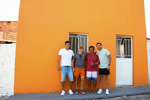 Famílias vítimas de incêndios recebem casas recuperadas em Manaus