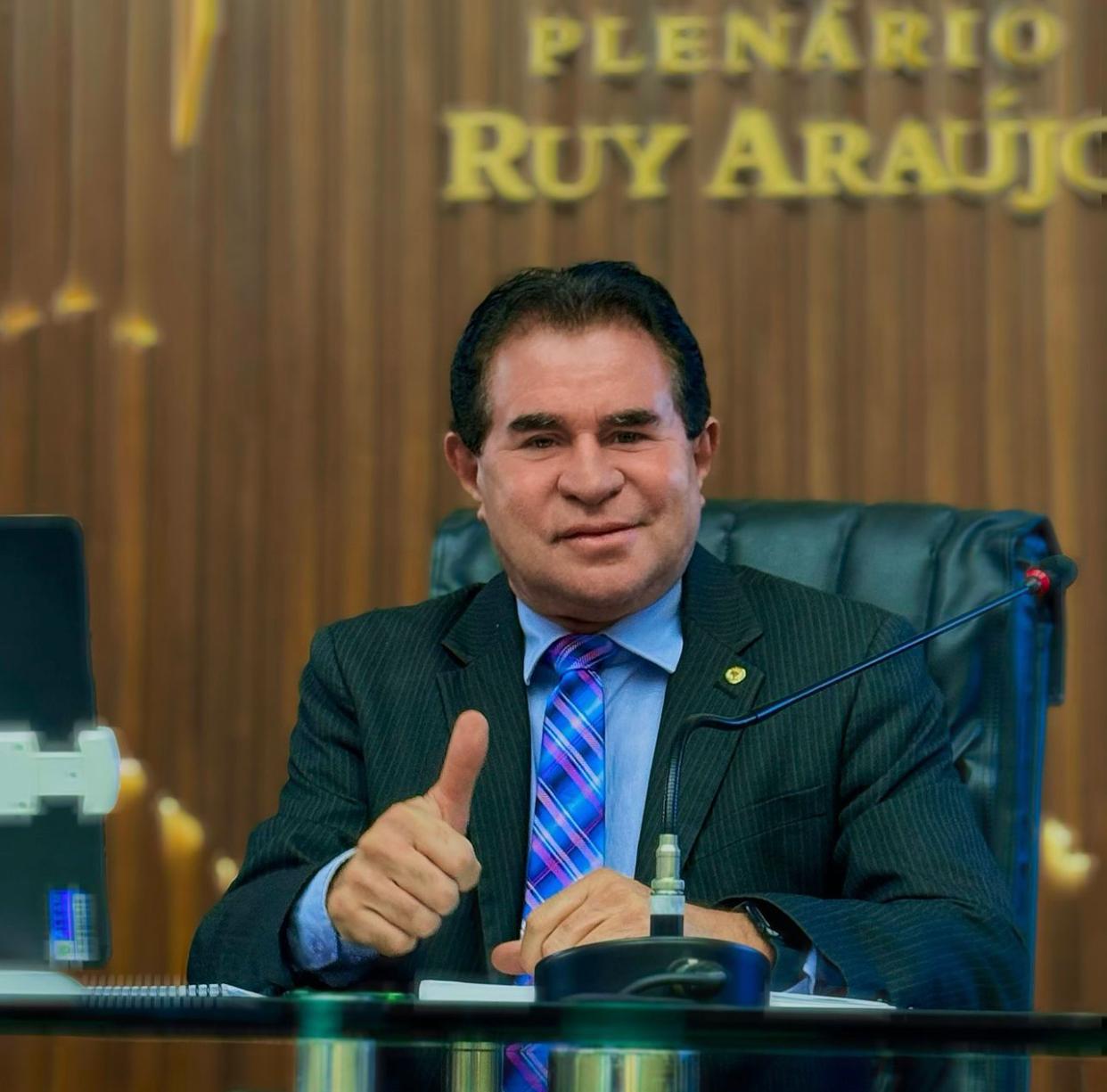 Deputado Dr. Gomes é internado às pressas em hospital de Manaus