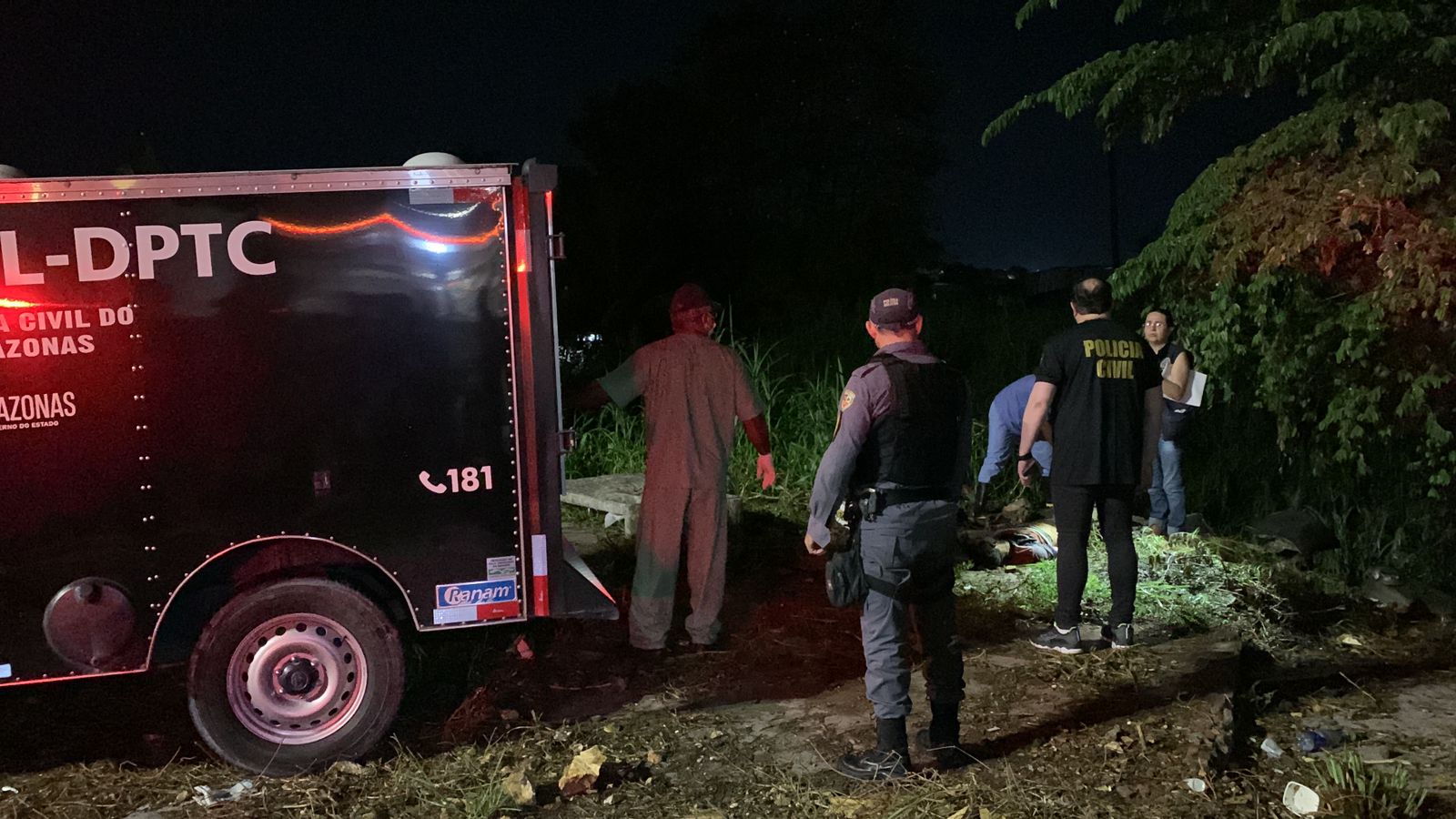 Homem é morto com tiro na cabeça em área de mata no Novo Aleixo