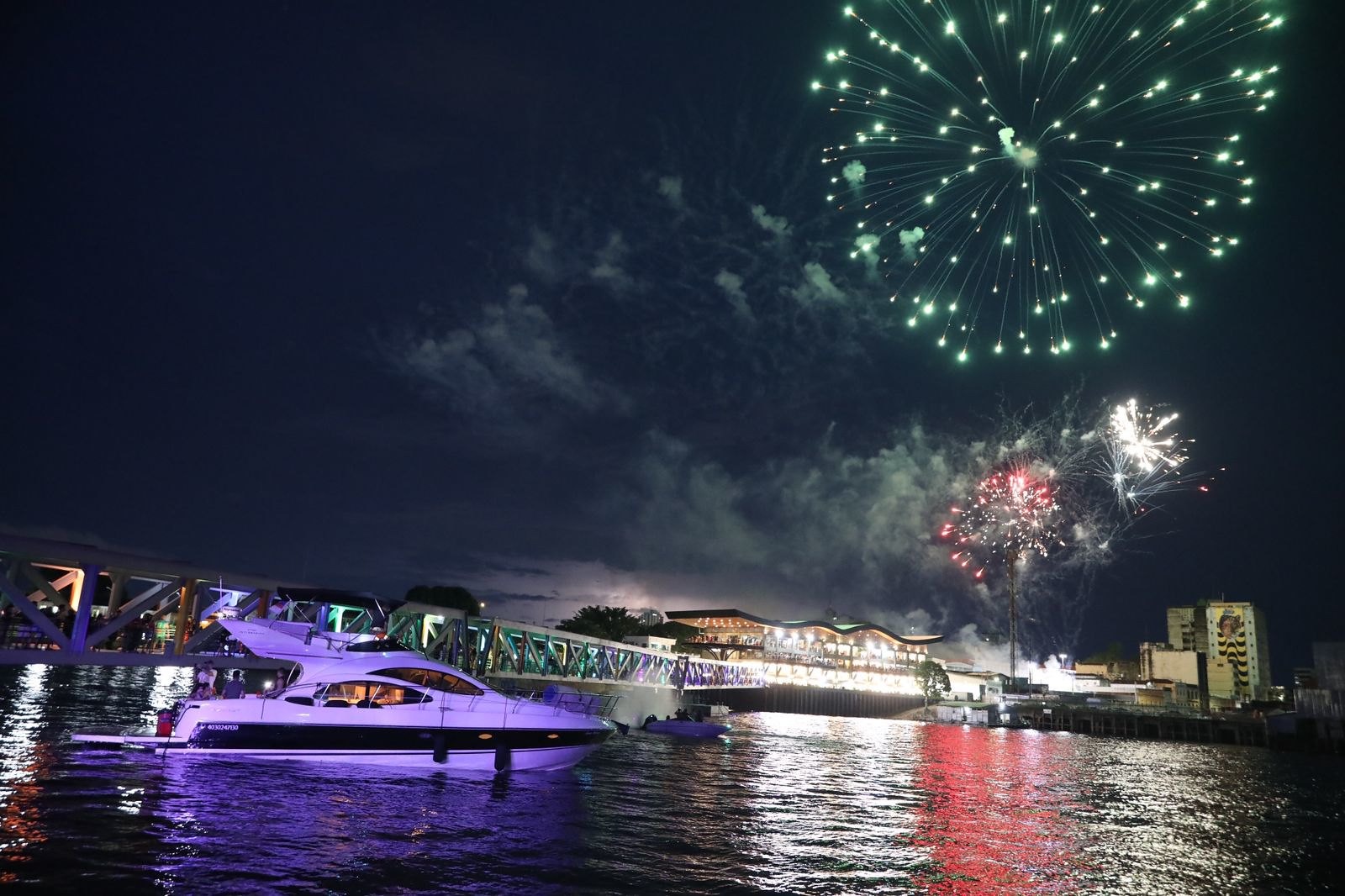 Píer turístico ‘Manaus 355’ é inaugurado no mirante Lúcia Almeida