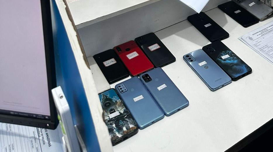 Mais de 20 celulares roubados são recuperados pela polícia em Maués