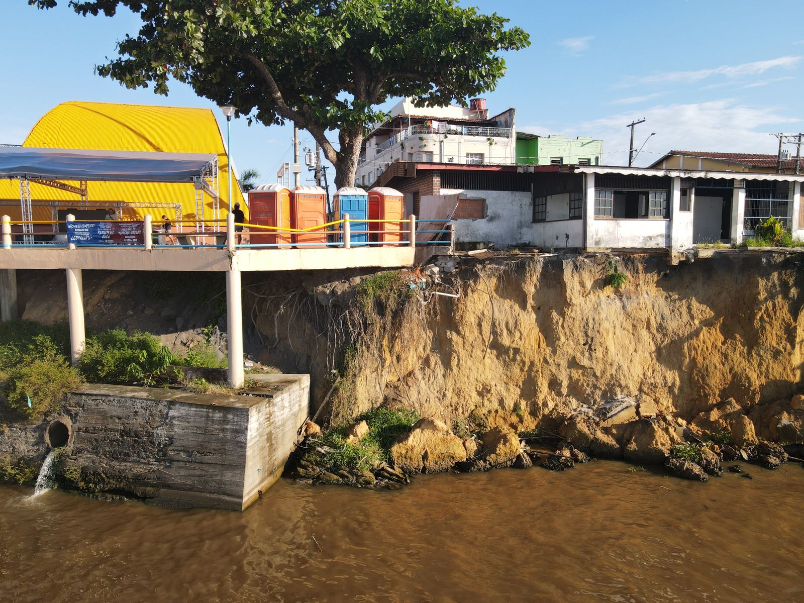 Defesa Civil faz vistoria em área de risco em Parintins