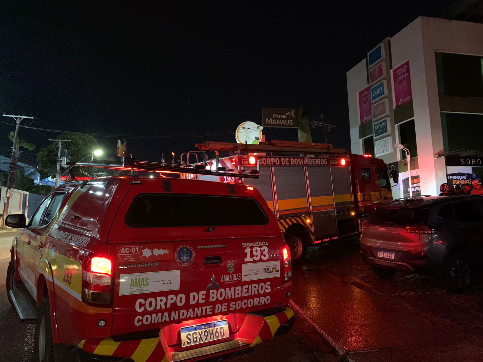 Clínica de Estética em Centro Comercial pega fogo no Parque 10