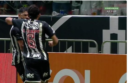 Atlético-MG vence Corinthians com dois gols de Hulk