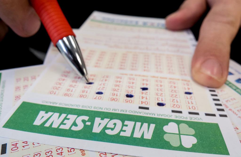 Mega-Sena pode pagar R$ 12 milhões no sorteio desta quarta