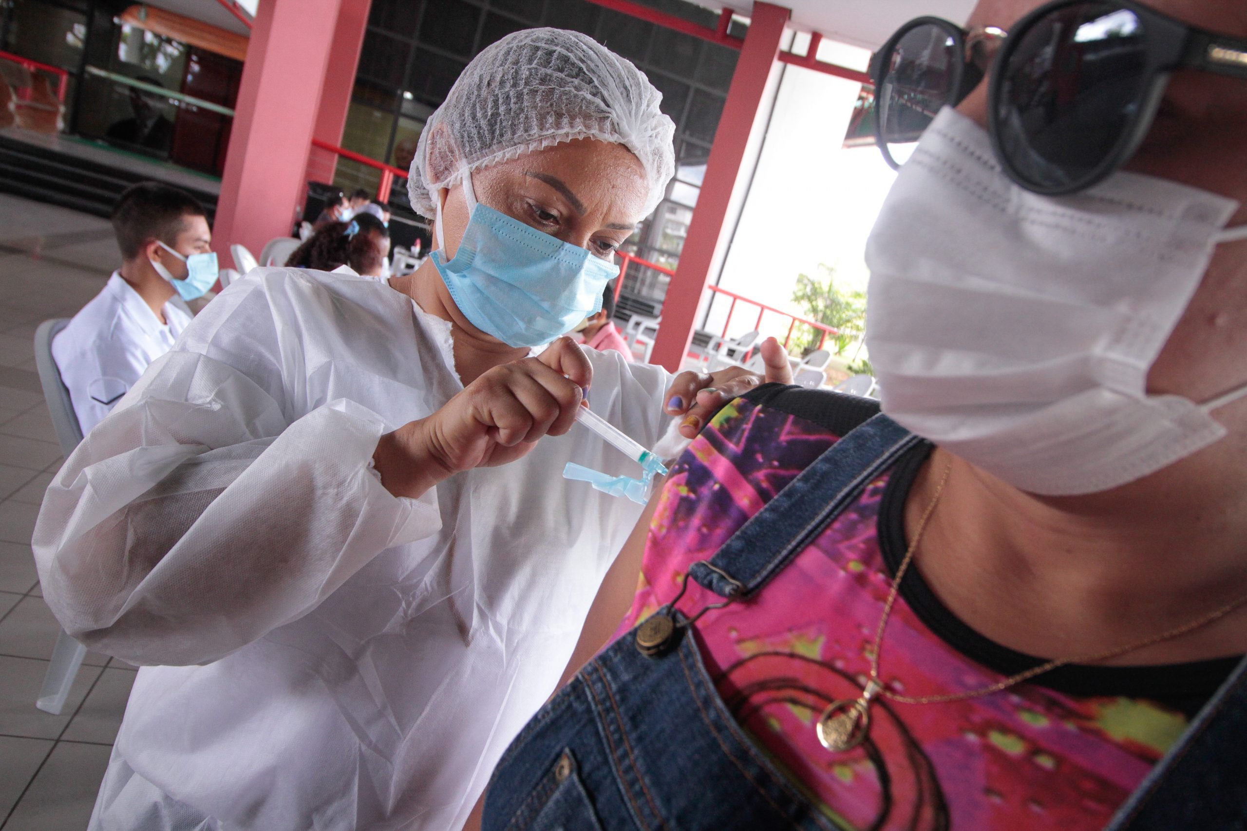 Covid: Grupo prioritário de 45 a 49 anos começa a ser vacinado em Manaus