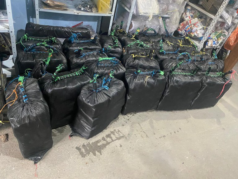 Operação da PF apreende fuzis e 2 toneladas de drogas no Rio Solimões