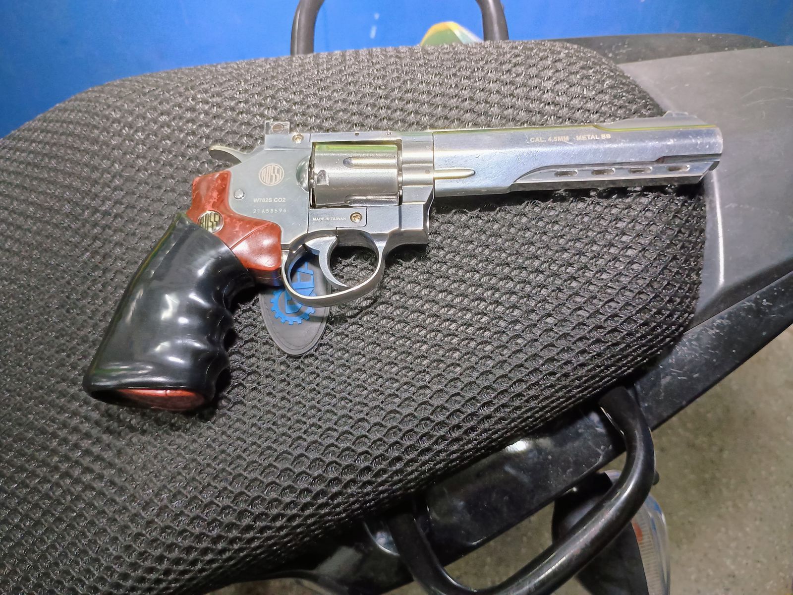 Dupla é espancada após assaltar motociclista no Novo Aleixo