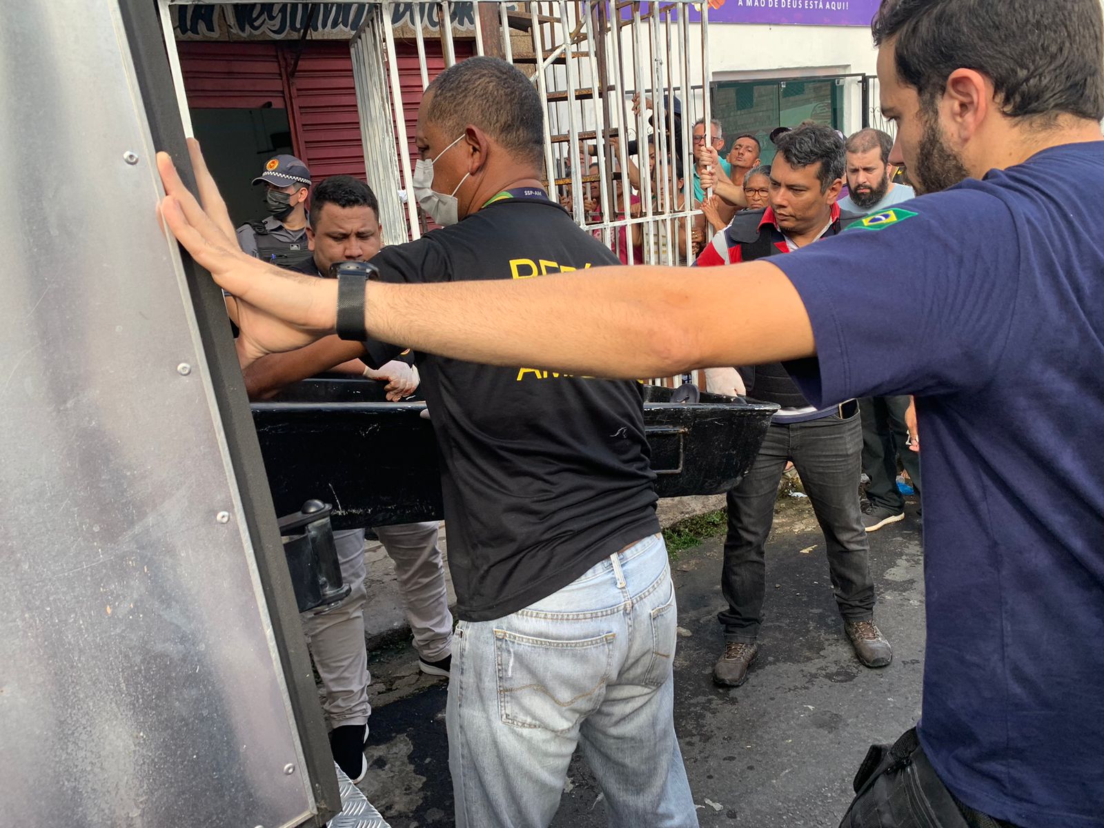 Homem é morto a tiros dentro de barbearia na véspera do Ano Novo em Manaus